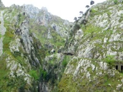 Ruta del Cares - Garganta Divina - Parque Nacional de los Picos de Europa;viajes puente de mayo